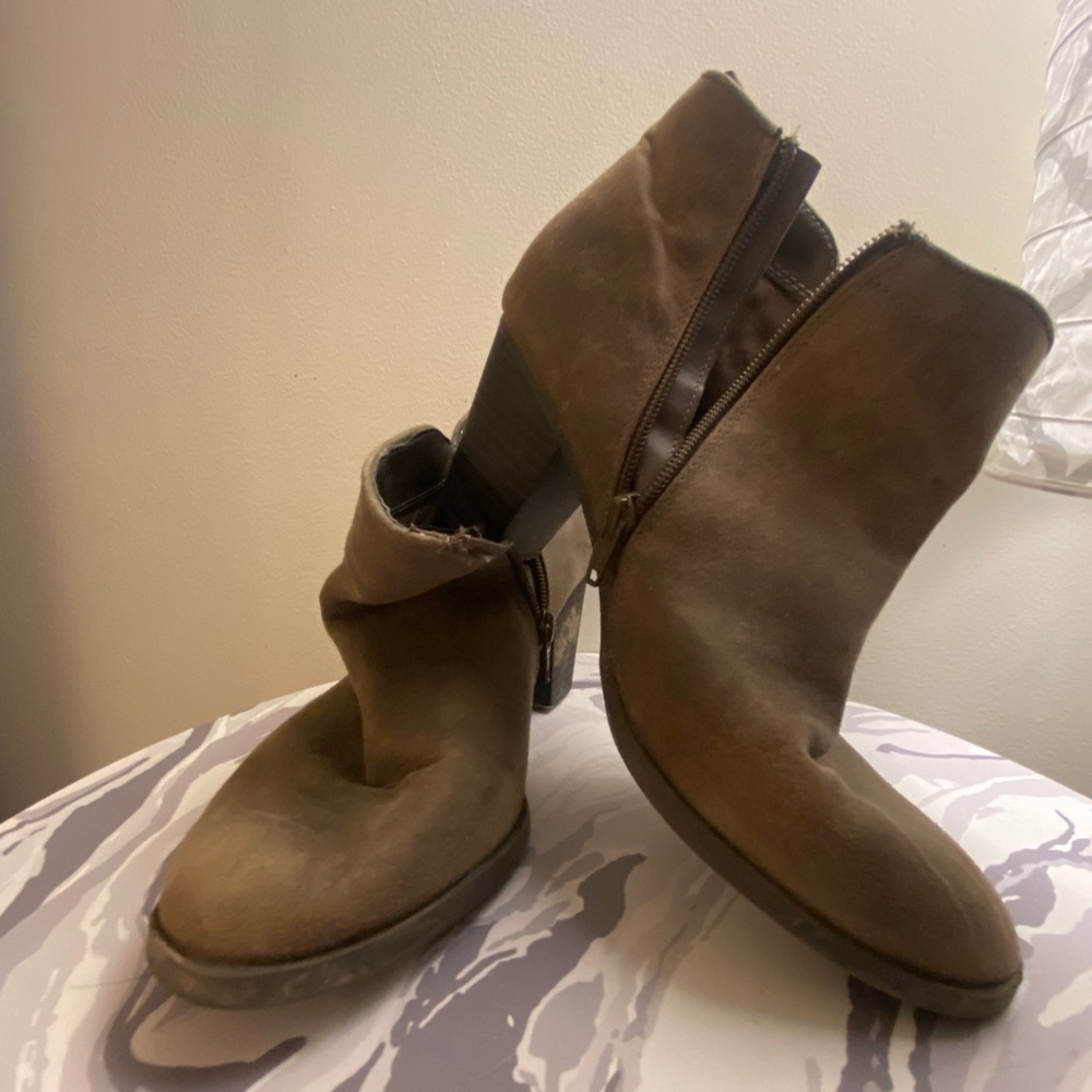 Boots -8